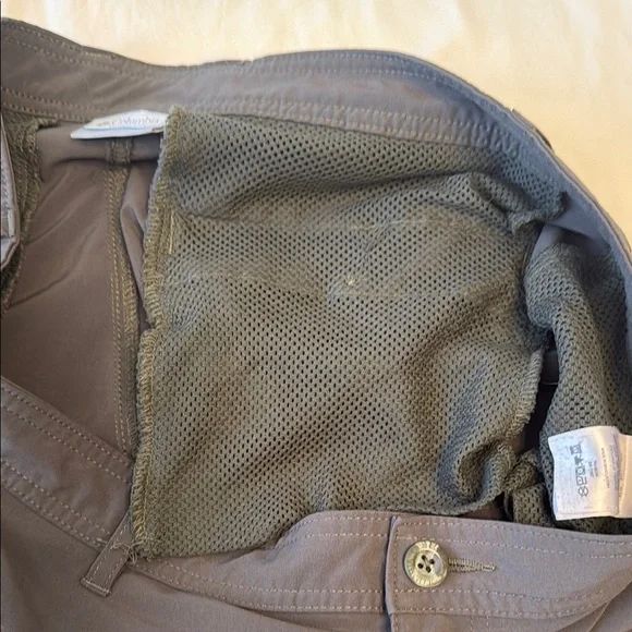 Columbia Green Cargo Shorts with Knee-Length Cut - Picture 5 of 10